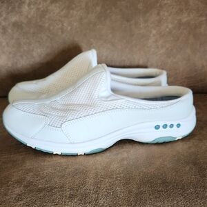 Easy Spirit White Sneakers with Ergonomic Sole